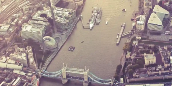 30-minute Helicopter Ride over London for Two - Image 4