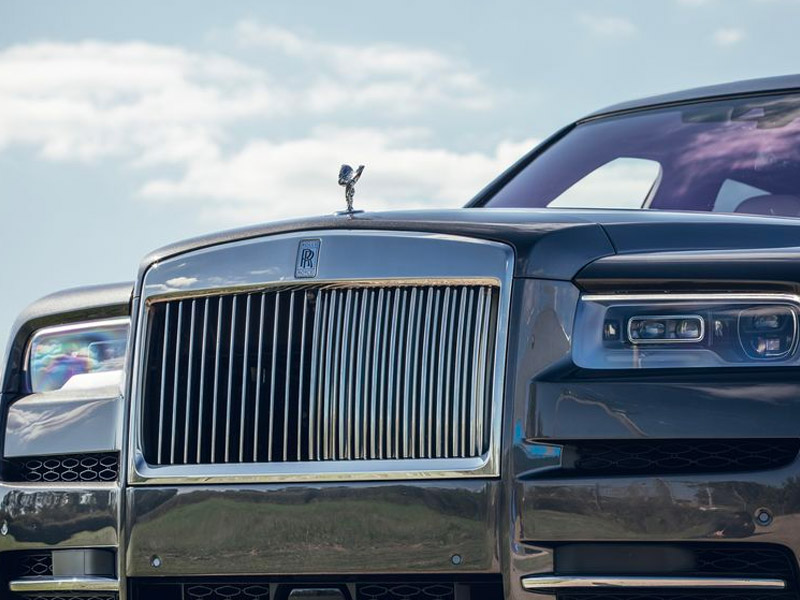 Star Luxury Cars Rolls Royce Cullinan Chauffeur Dubai 2023