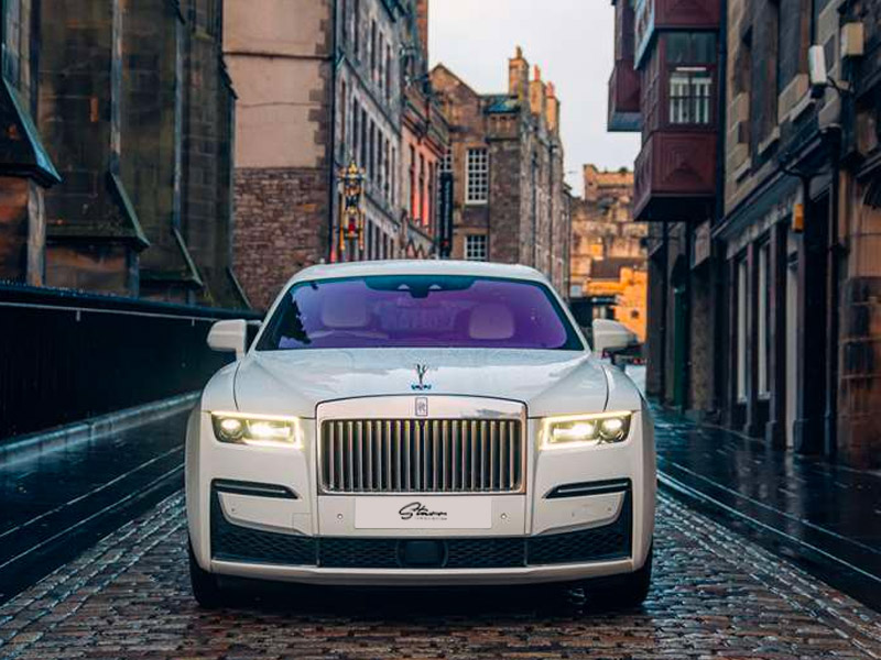 RollsRoyce Phantom Coolest Luxury Tech Features Photos