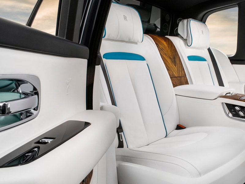 Starr Luxury Cars Rolls Royce Cullinan - Chauffeur Service Chicago 2023