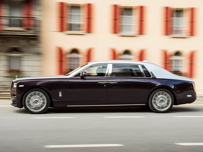 Starr Luxury Cars Rolls Royce Phantom Series 8 - Chauffeur Service Chicago 2023