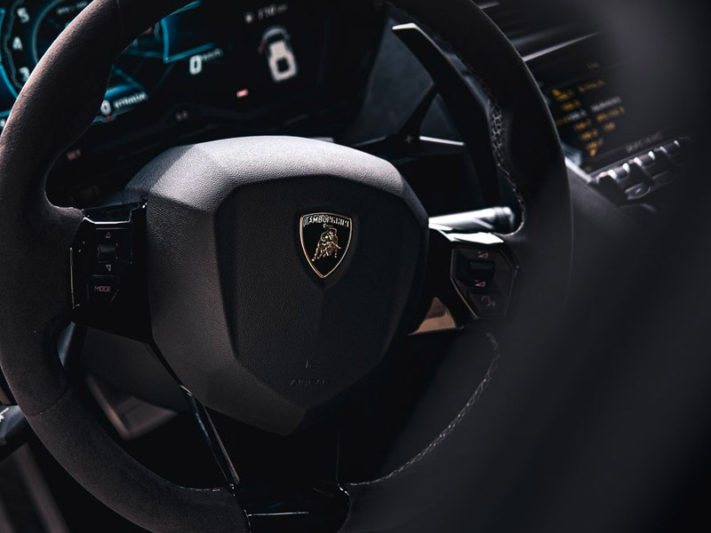 AVENTADOR HIRE IN CHICAGO