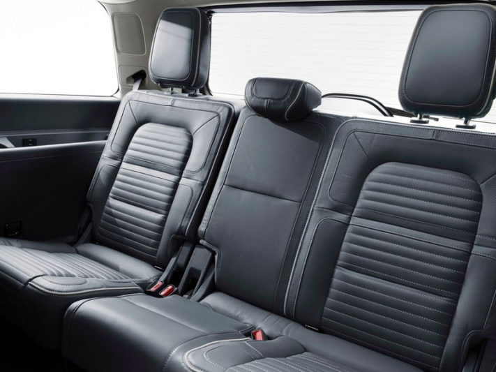 LINCOLN NAVIGATOR GLS HIRE IN BOSTON MASSACHUSETTS