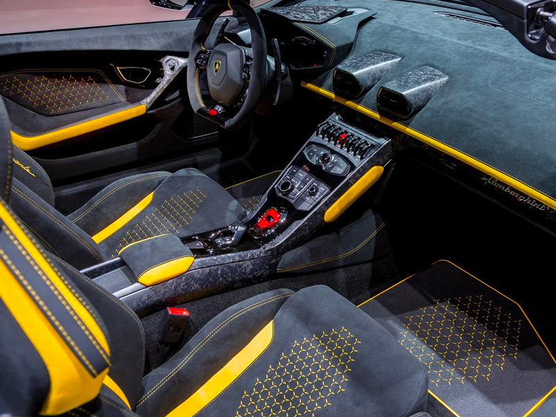Starr Luxury Cars, Lamborghini Huracan Performante Barcelona, Spain Self Hire 2023