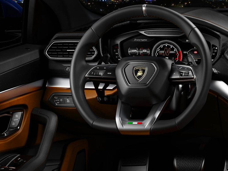 Starr Luxury Cars, Lamborghini Urus, Spain Self Hire 2023