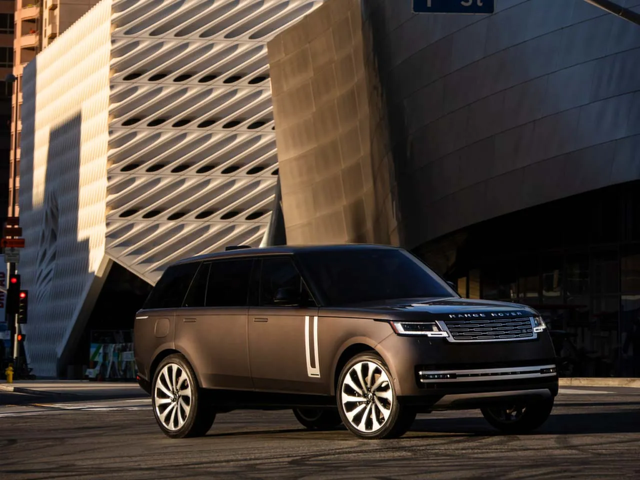 Starr Luxury Cars - Luxury Airport Chauffeur Service Best Coveted Luxury Exotic Cars - Book, Hire, Rent Chauffeur Service, and Self-Hire Service. Range Rover Vogue - London Mayfair, UK
