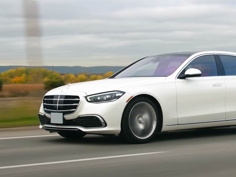 Starr Luxury Cars - Luxury Airport Chauffeur Service Best Coveted Luxury Exotic Cars - Book, Hire, Rent Chauffeur Service, and Self-Hire Service Mercedes Benz S Class - Neom city in Emirates