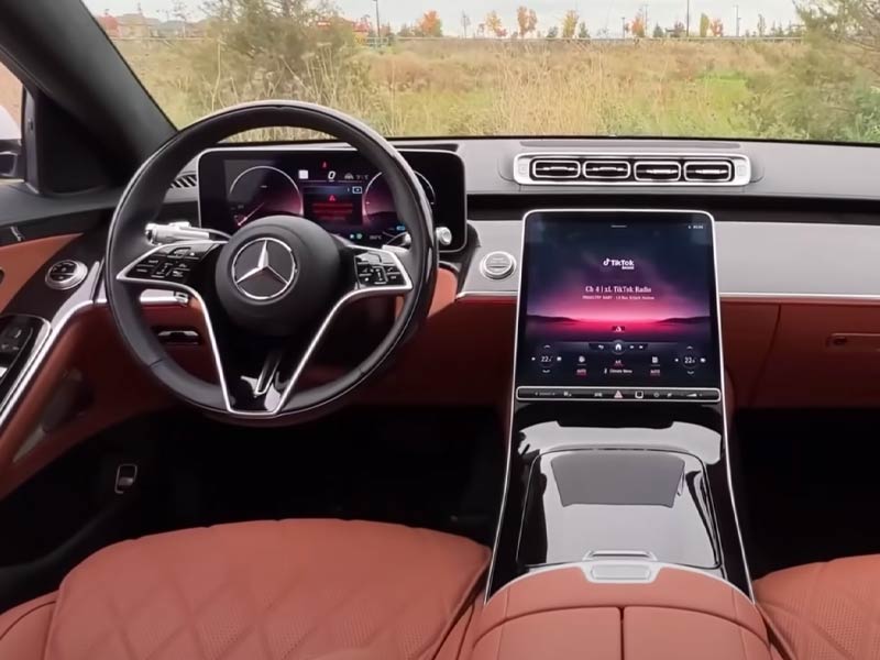 Starr Luxury Cars - Luxury Airport Chauffeur Service Best Coveted Luxury Exotic Cars - Book, Hire, Rent Chauffeur Service, and Self-Hire Service Mercedes Benz S Class - Neom city in Emirates