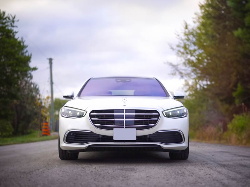 Starr Luxury Cars - Luxury Airport Chauffeur Service Best Coveted Luxury Exotic Cars - Book, Hire, Rent Chauffeur Service, and Self-Hire Service Mercedes Benz S Class - Neom city in Emirates