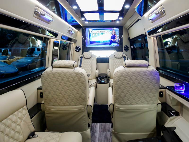 Starr Luxury Cars - Luxury Airport Chauffeur Service Best Coveted Luxury Exotic Cars - Book, Hire, Rent Chauffeur Service, and Self-Hire Service Mercedes Benz Sprinter - Seattle in USA