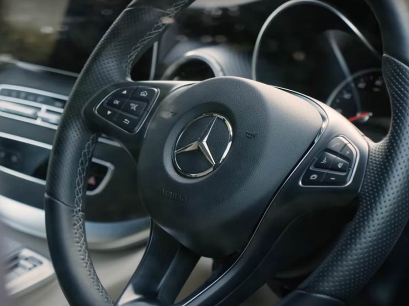 Starr Luxury Cars - Luxury Airport Chauffeur Service Best Coveted Luxury Exotic Cars - Book, Hire, Rent Chauffeur Service, and Self-Hire Service Mercedes Benz V Class - Neom city in Emirates