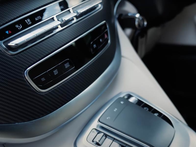 Starr Luxury Cars - Luxury Airport Chauffeur Service Best Coveted Luxury Exotic Cars - Book, Hire, Rent Chauffeur Service, and Self-Hire Service Mercedes Benz V Class - Neom city in Emirates