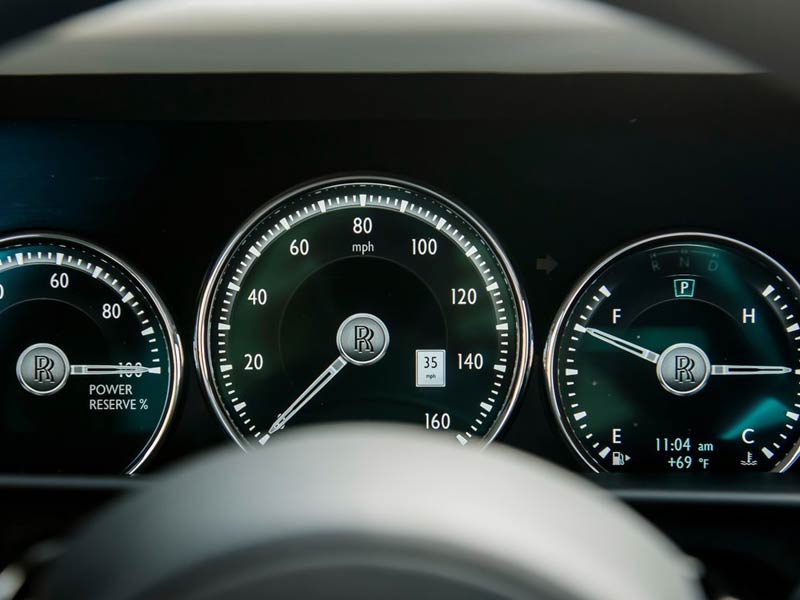 Starr Luxury Cars - Luxury Airport Chauffeur Service Best Coveted Luxury Exotic Cars - Book, Hire, Rent Chauffeur Service, and Self-Hire Service Rolls-Royce Cullinan- Neom city in Emirates