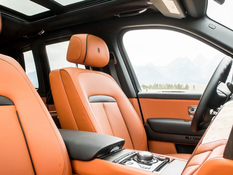 Starr Luxury Cars - Luxury Airport Chauffeur Service Best Coveted Luxury Exotic Cars - Book, Hire, Rent Chauffeur Service, and Self-Hire Service Rolls-Royce Cullinan- Neom city in Emirates