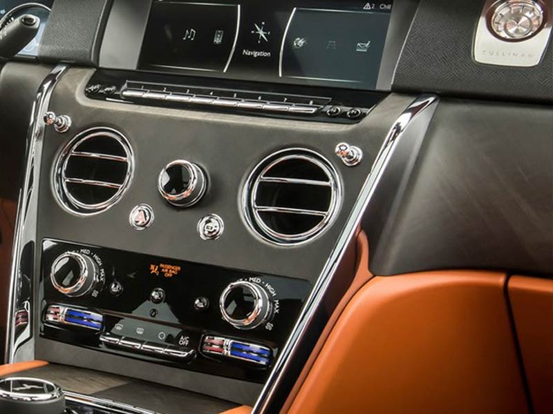 Starr Luxury Cars - Luxury Airport Chauffeur Service Best Coveted Luxury Exotic Cars - Book, Hire, Rent Chauffeur Service, and Self-Hire Service Rolls-Royce Cullinan- Neom city in Emirates