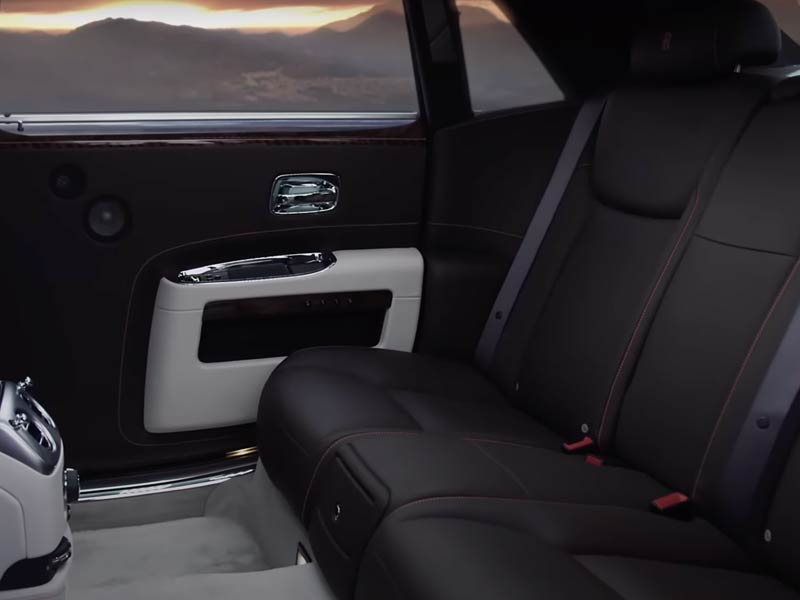 Starr Luxury Cars - Luxury Airport Chauffeur Service Best Coveted Luxury Exotic Cars - Book, Hire, Rent Chauffeur Service, and Self-Hire Service Rolls Royce Ghost Series II - Neom city in Emirates