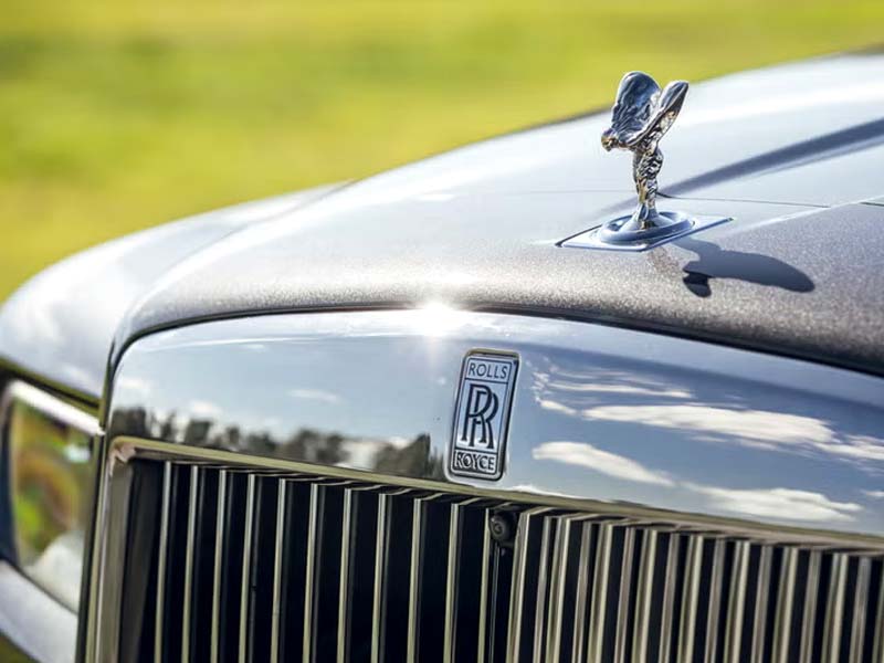 Starr Luxury Cars - Luxury Airport Chauffeur Service Best Coveted Luxury Exotic Cars - Book, Hire, Rent Chauffeur Service, and Self-Hire Service Rolls-Royce Cullinan in Hamptons in USA