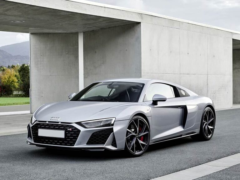 Audi R8 Spyder in London silver colour