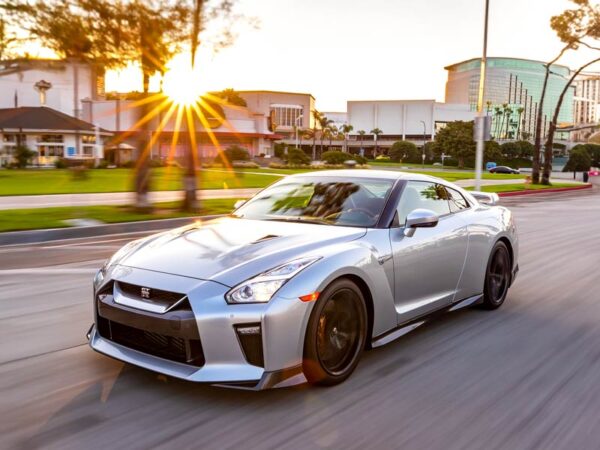 NISSAN GTR