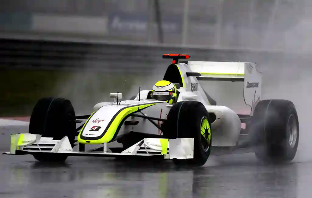 F1 car in white and green