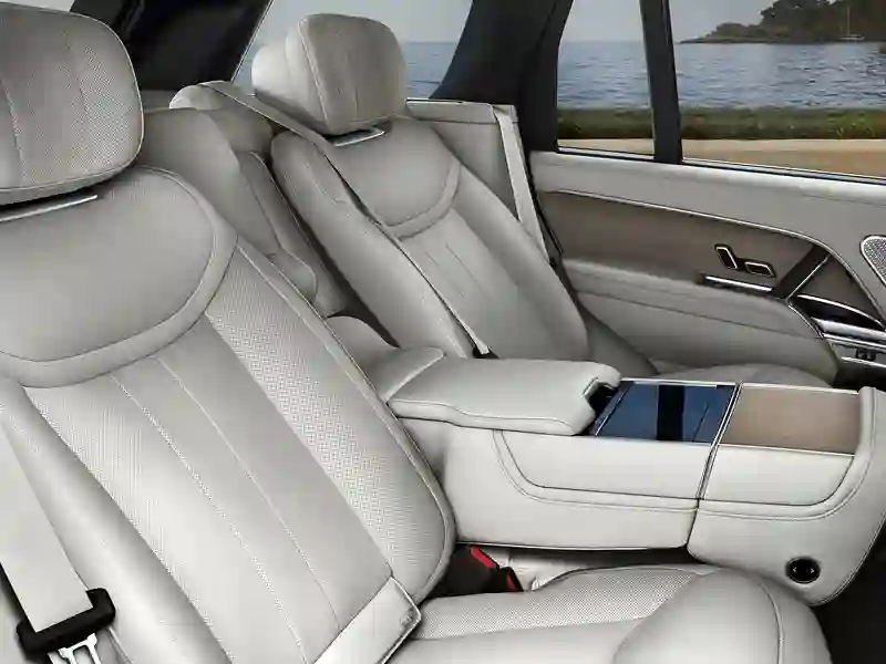Back interior of the Range Rover Vogue