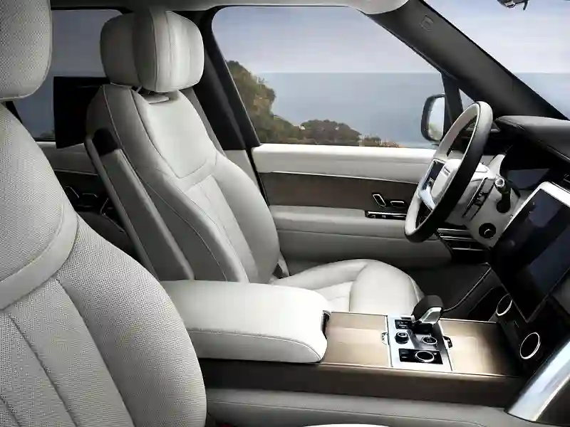 Front interior of the Range Rover Vogue