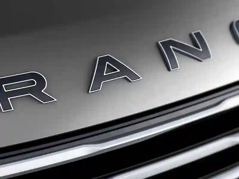 Close-up of the Range Rover Vogue letters