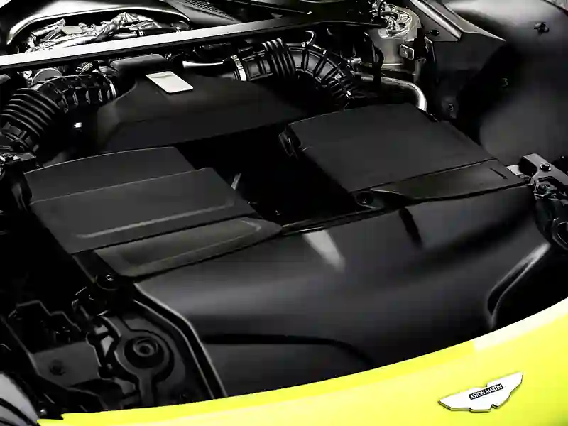 Motor of the Aston Martin Vantage