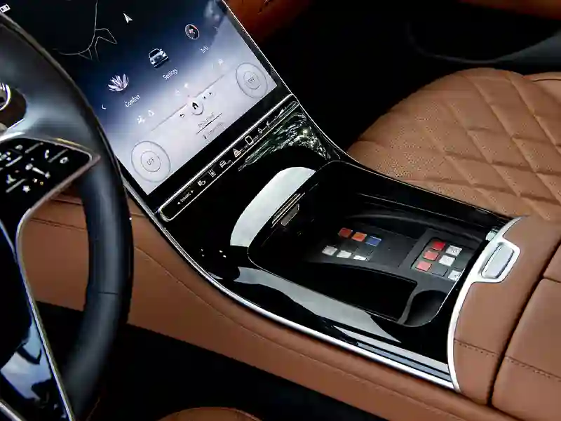 Armoured Mercedes Benz S-Class front interior