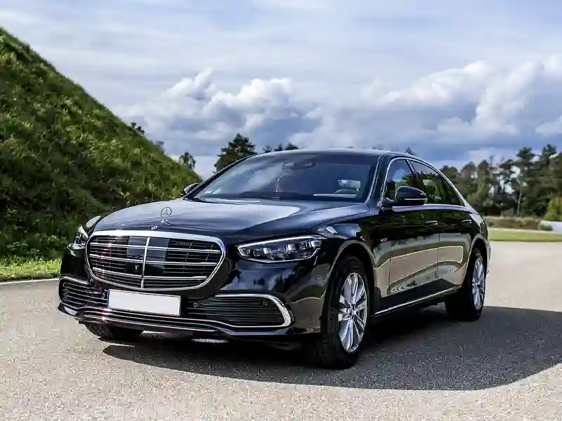 Armoured Mercedes Benz S-Class front view