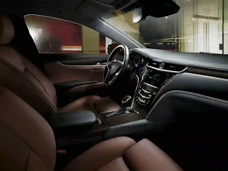Cadillac XTS side interior in leather