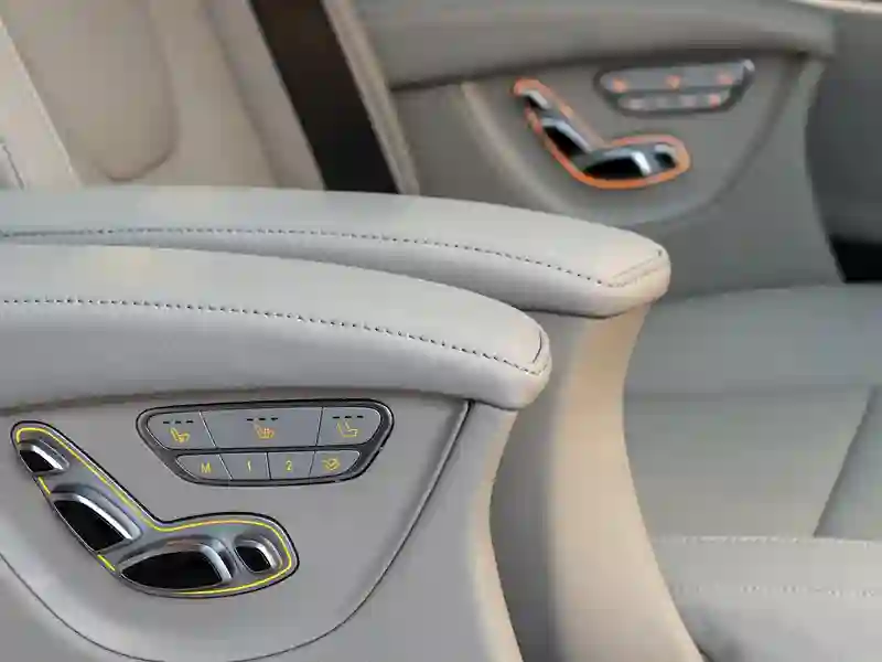 Front seat of the Mercedes Benz V-Class