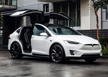 TESLA-MODEL-X-WHITE-DOORS-1400X1000