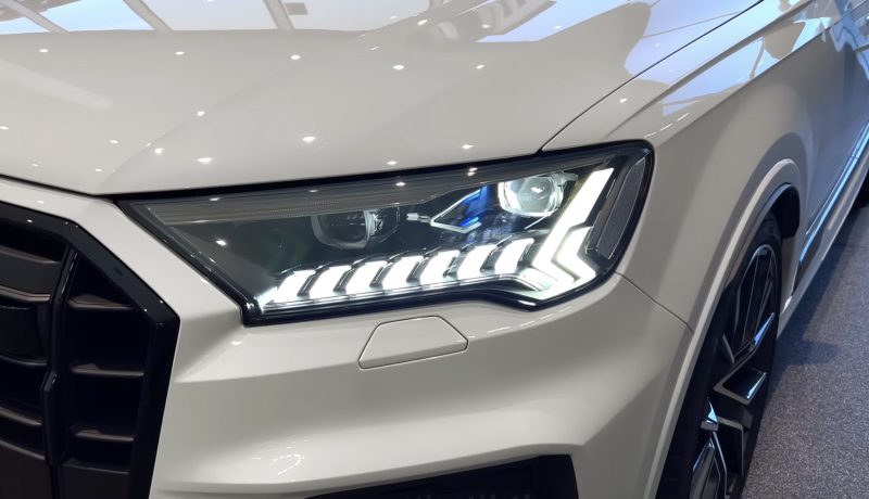 AUDI Q7 - Left headlamp