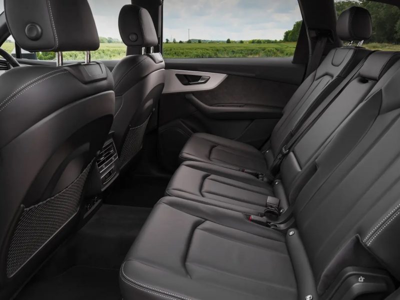 AUDI Q7 backseat