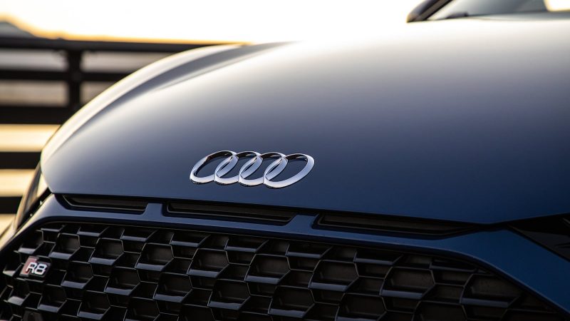 AUDI R8 V10 SPYDER crest