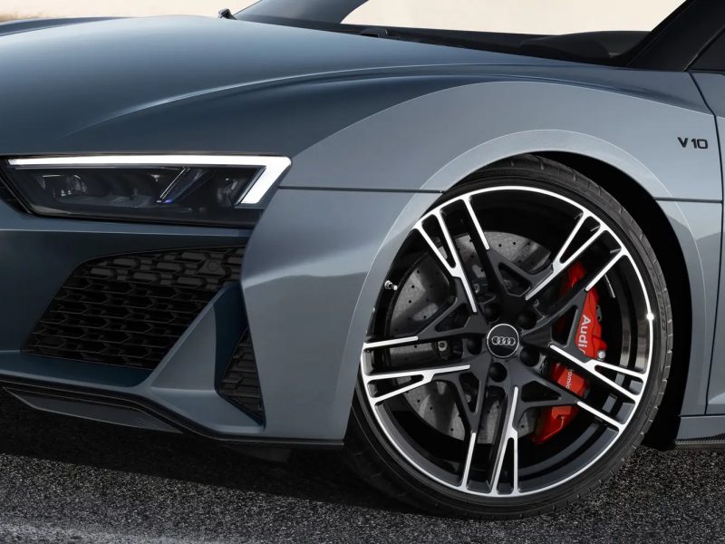 AUDI R8 V10 SPYDER front wheel