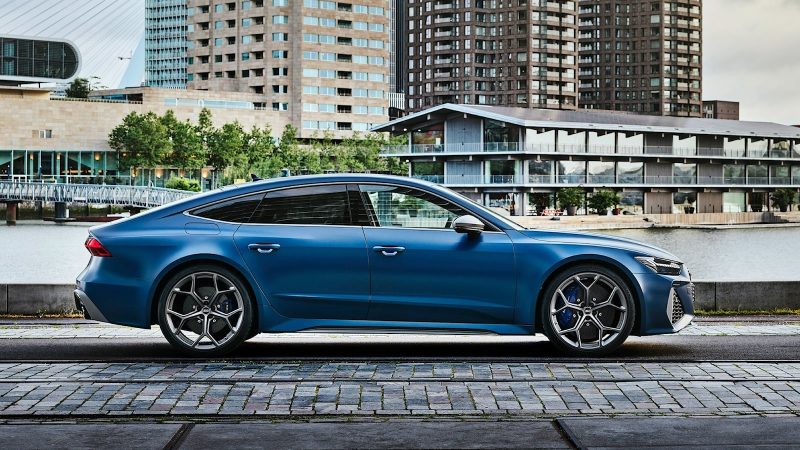 AUDI RS7 - navy side view
