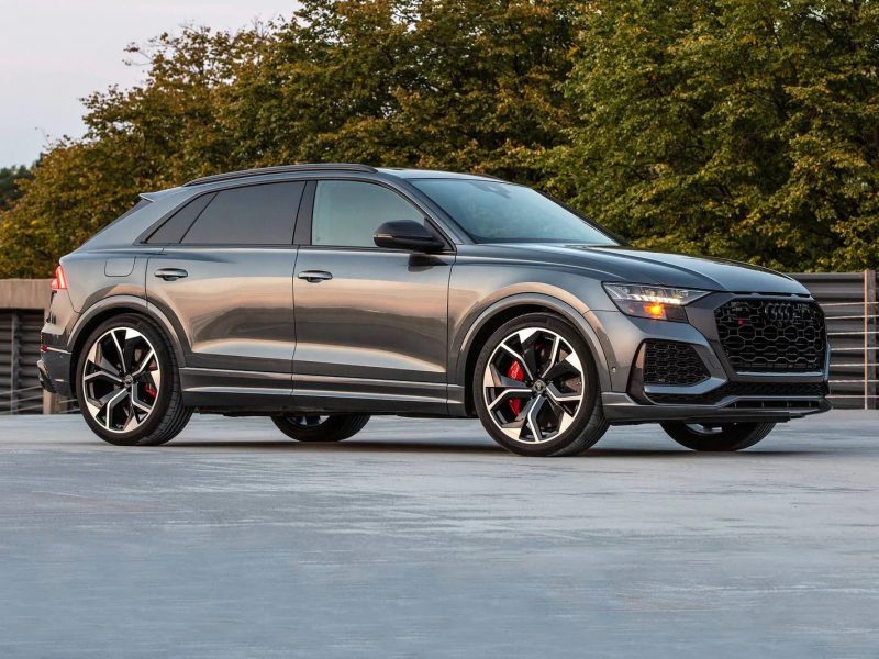 Audi Q8 black-side