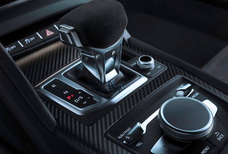 Audi R8 V10 Spyder - gear stick