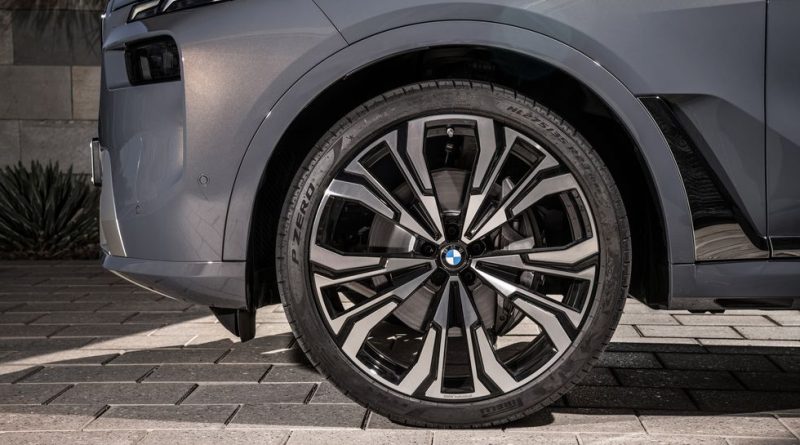BMW X7 - front wheel