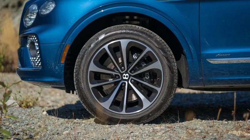 Bentley Bentayga-blue-front trye Bentley Bentayga-blue-front trye