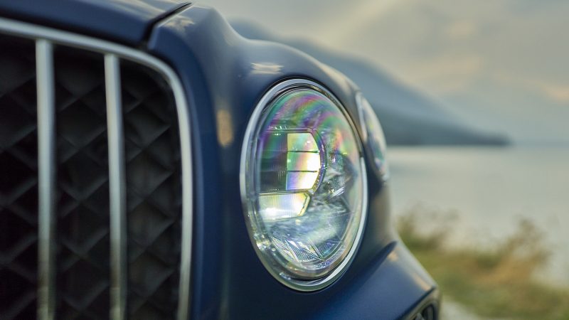 Bentley Bentayga blue-headlight