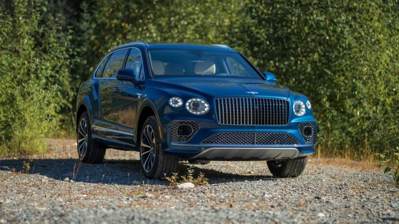 Bentley Bentayga blue parked to right Bentley Bentayga blue parked to right