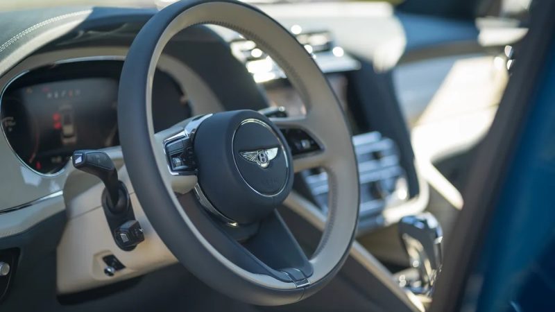 Bentley Bentayga blue steering