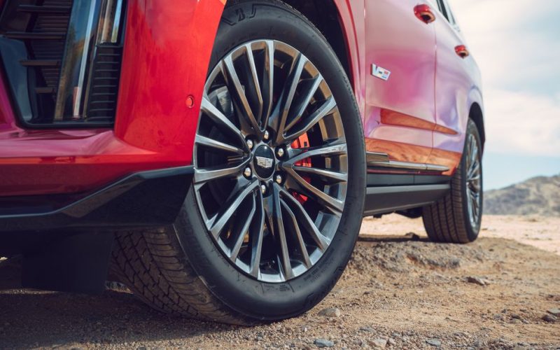 CADILLAC ESCALADE ESV front tyre