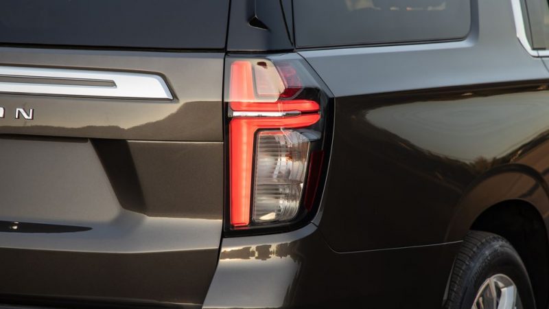 CHEVROLET SUBURBAN - break light