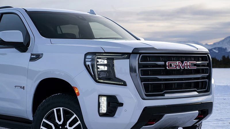 GMC Yukon white half side view