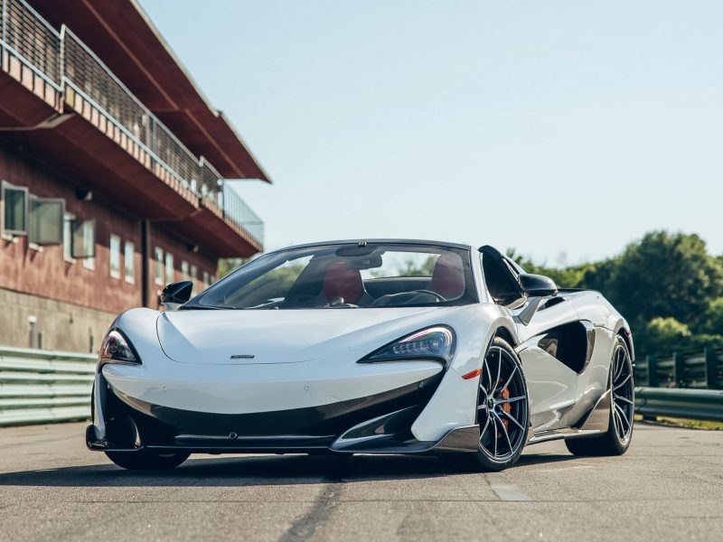 HIRE MCLAREN 600LT LAS VEGAS white front view parked