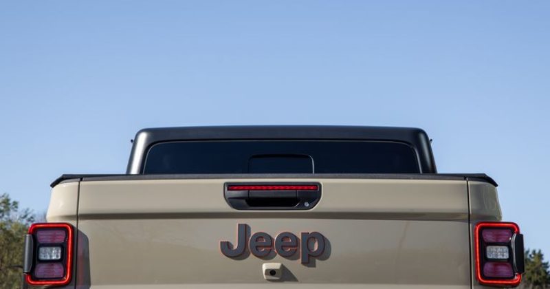 JEEP GLADIATOR CONVERTIBLE - booth